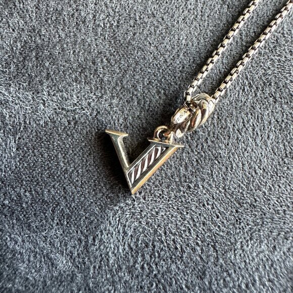 David Yurman Pavé Initial V Charm Necklace in Sterling Silver w/ White Diamonds - Picture 6 of 14